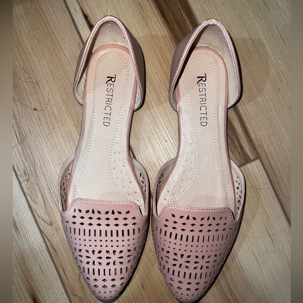 Blush pink Restricted flats. Size 9